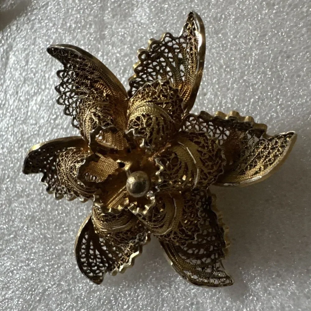 Vintage Filigree Flower Gold Tone Brooch Pin 2.25